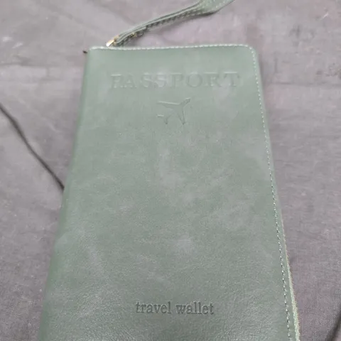 PASSPORT TRAVEL WALLET – GREEN, ZIP CLOSURE, CARD SLOTS