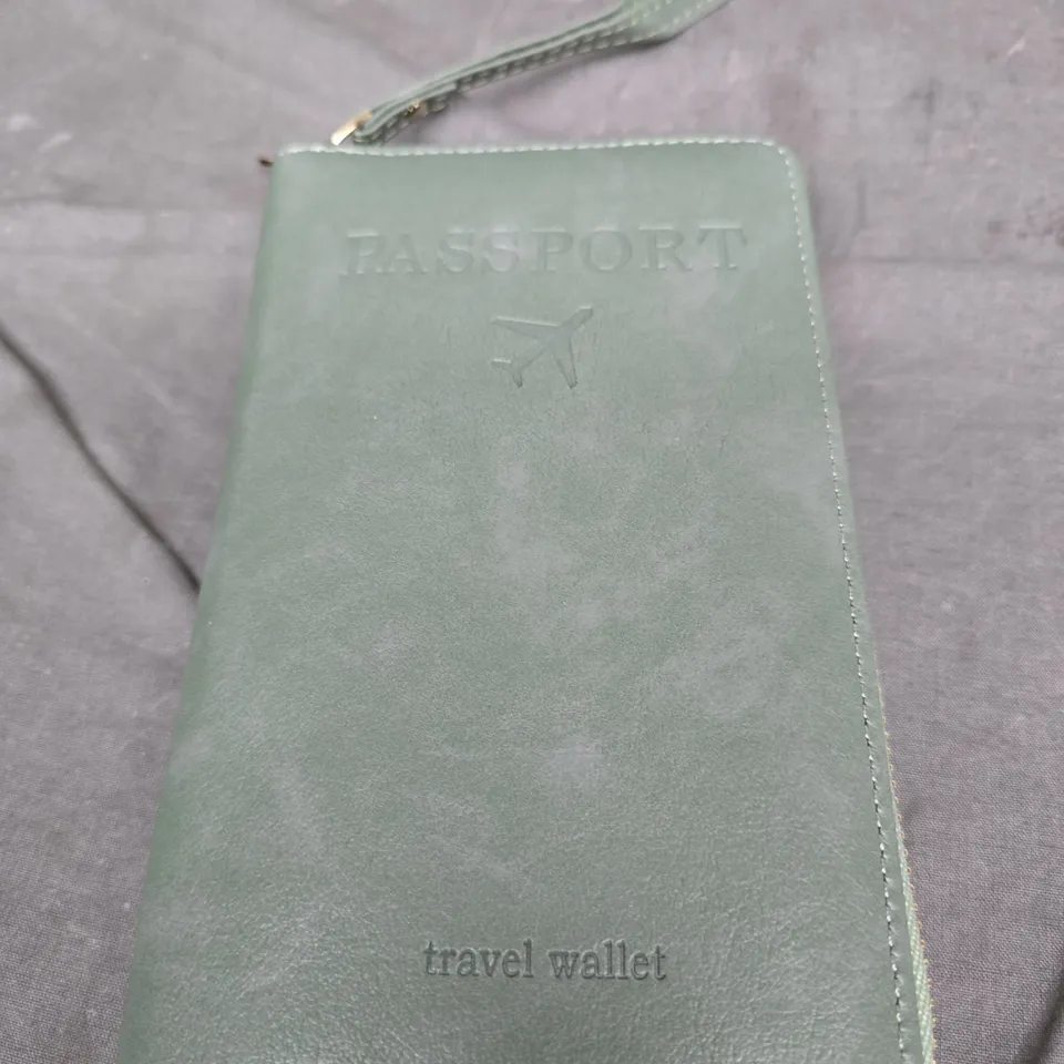 PASSPORT TRAVEL WALLET – GREEN, ZIP CLOSURE, CARD SLOTS