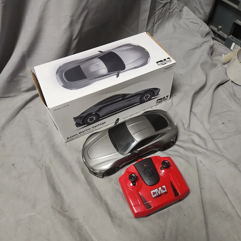 ASTON MARTIN VANTAGE 1:24 RC CAR WITH CMJ CONTROLLER – SILVER BODY