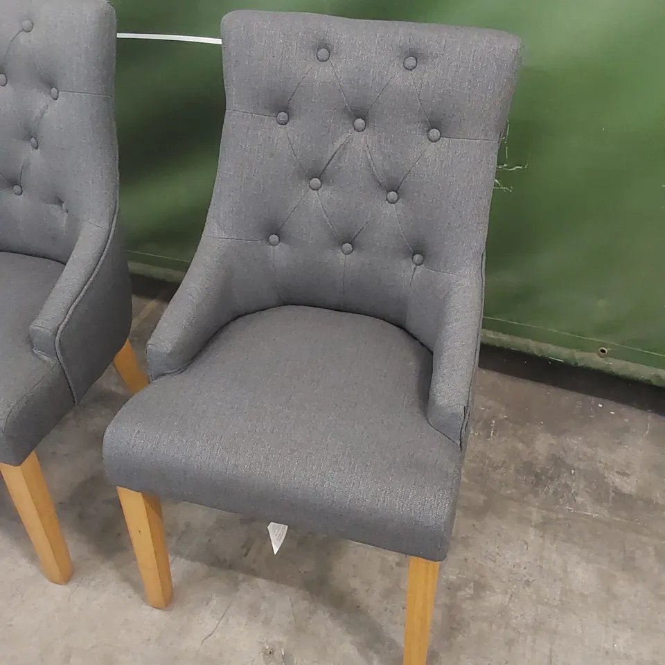 SET OF 4 DUKE SLATE FABRIC BUTTON BACK DINING CHAIRS WITH OAK LEGS 