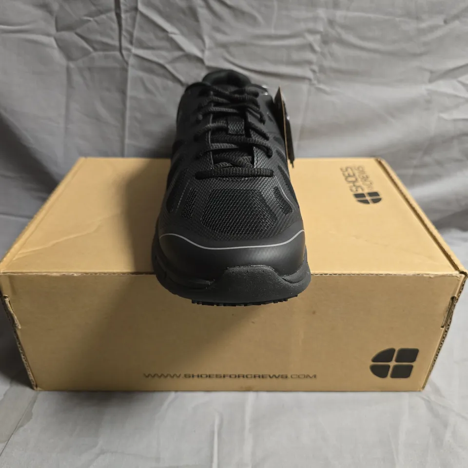 BOXED PAIR OF SHOES FOR CREWS ENDURANCE II TRAINERS IN BLACK SIZE UK 8