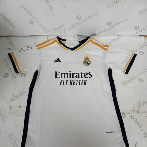 KIDS REAL MADRID HOME SHIRT AND SHORTS WITH VINI JR. ON THE BACK SIZE 24
