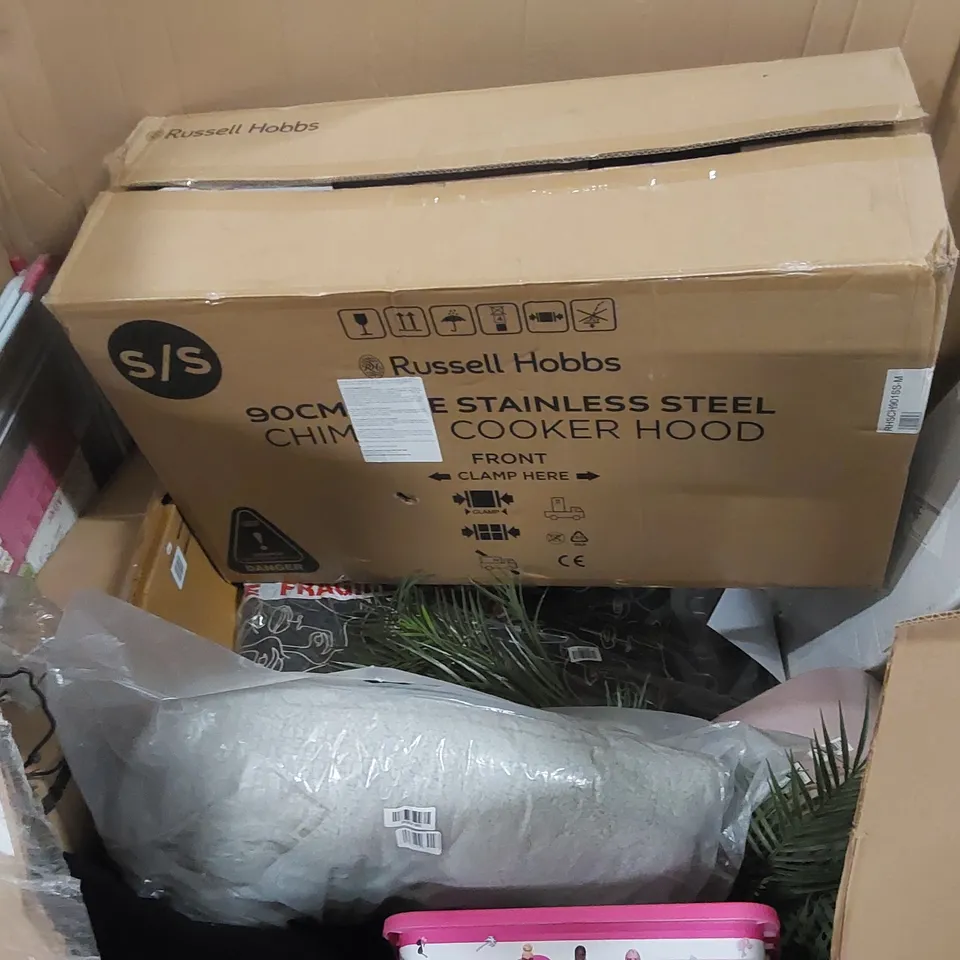 PALLET OF ASSORTED ITEMS INCLUDING: RUSSELL HOBBS STAINLESS STEEL COOKER HOOD, GARDEN DIRECTOR CHAIR, FIRE BOWL, SILENTNIGHT PILLOWS, MARBLE RUSH GAME, PAN SET ECT 