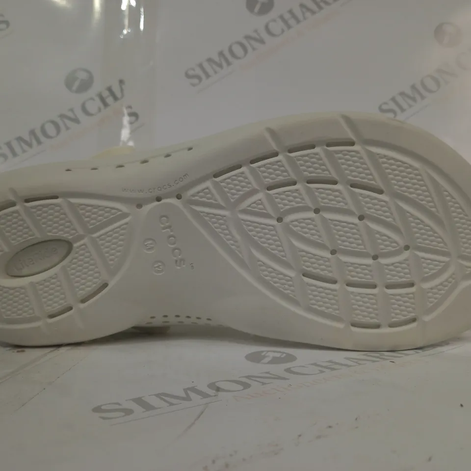 BOXED PAIR OF CROCS LITERIDE 360 CLOGS IN CREAM UK SIZE M11/W12