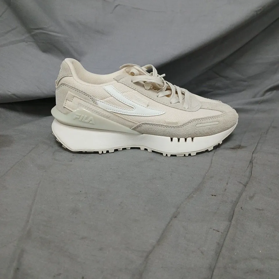 UNBOXED PAIR OF FILA CREAM RUNNER TRAINERS – SIZE 5