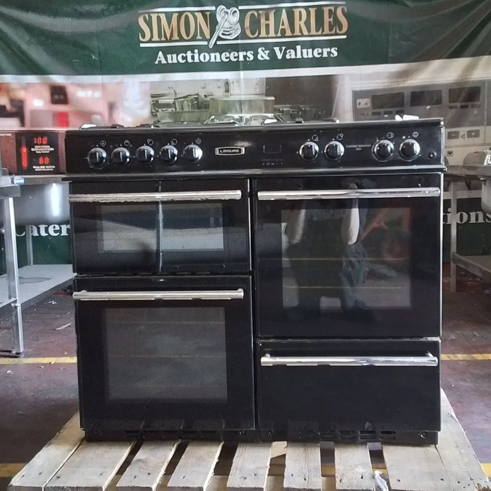 COMMERCIAL LEISURE CS100C510 CUISINEMASTER 100CM ELECTRIC RANGE COOKER. 5-ZONE CERAMIC HOB WITH A SEPARATE WARMING ZONE AND THREE OVENS