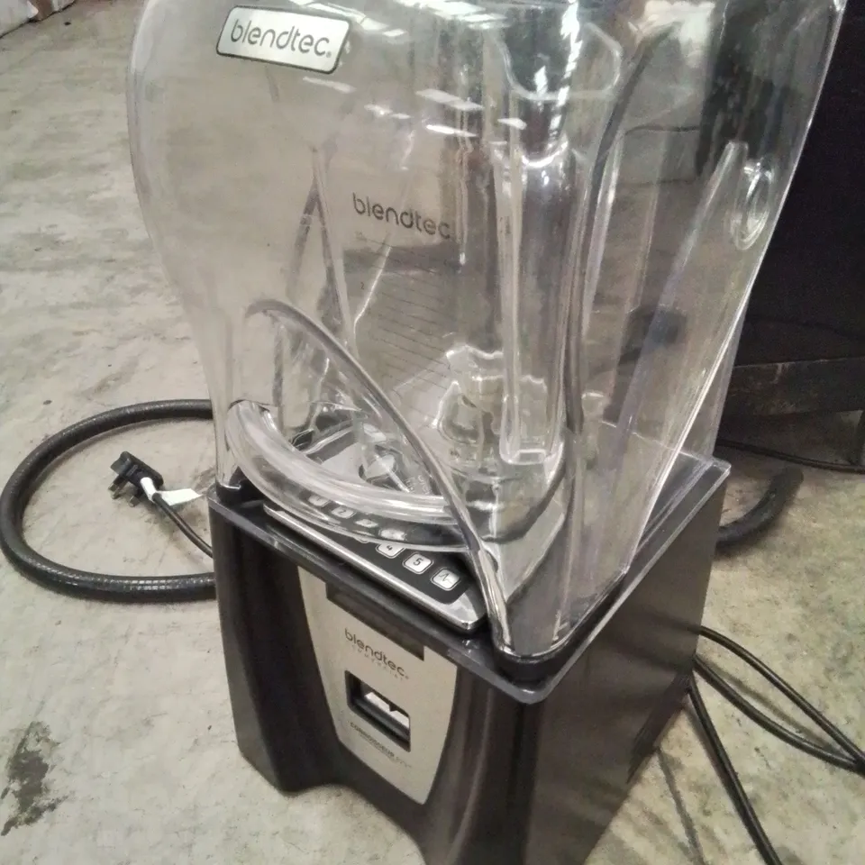 BLENDTEC CONNOISSEUR 825 COMMERCIAL BLENDER