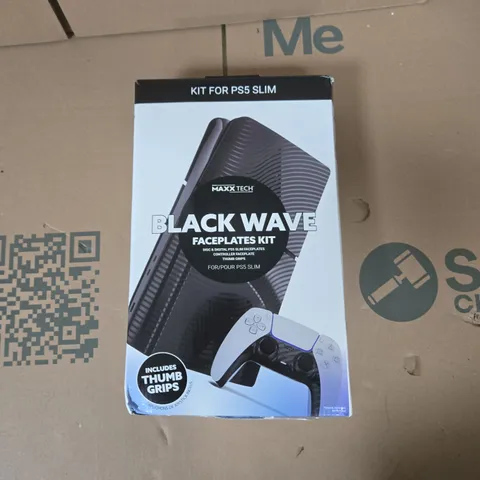 MAXX TECH BLACK WAVE FACEPLATES KIT FOR PS5 SLIM – INCLUDES THUMB GRIPS