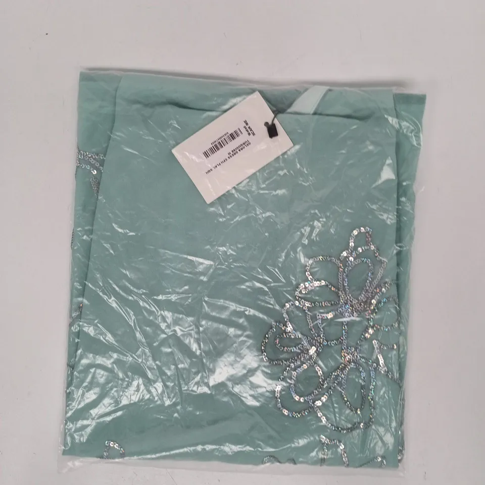 BAGGED MOTEL GELORA DRESS W. FLORAL SEQUIN DESIGN IN TURQUOISE SIZE MEDIUM