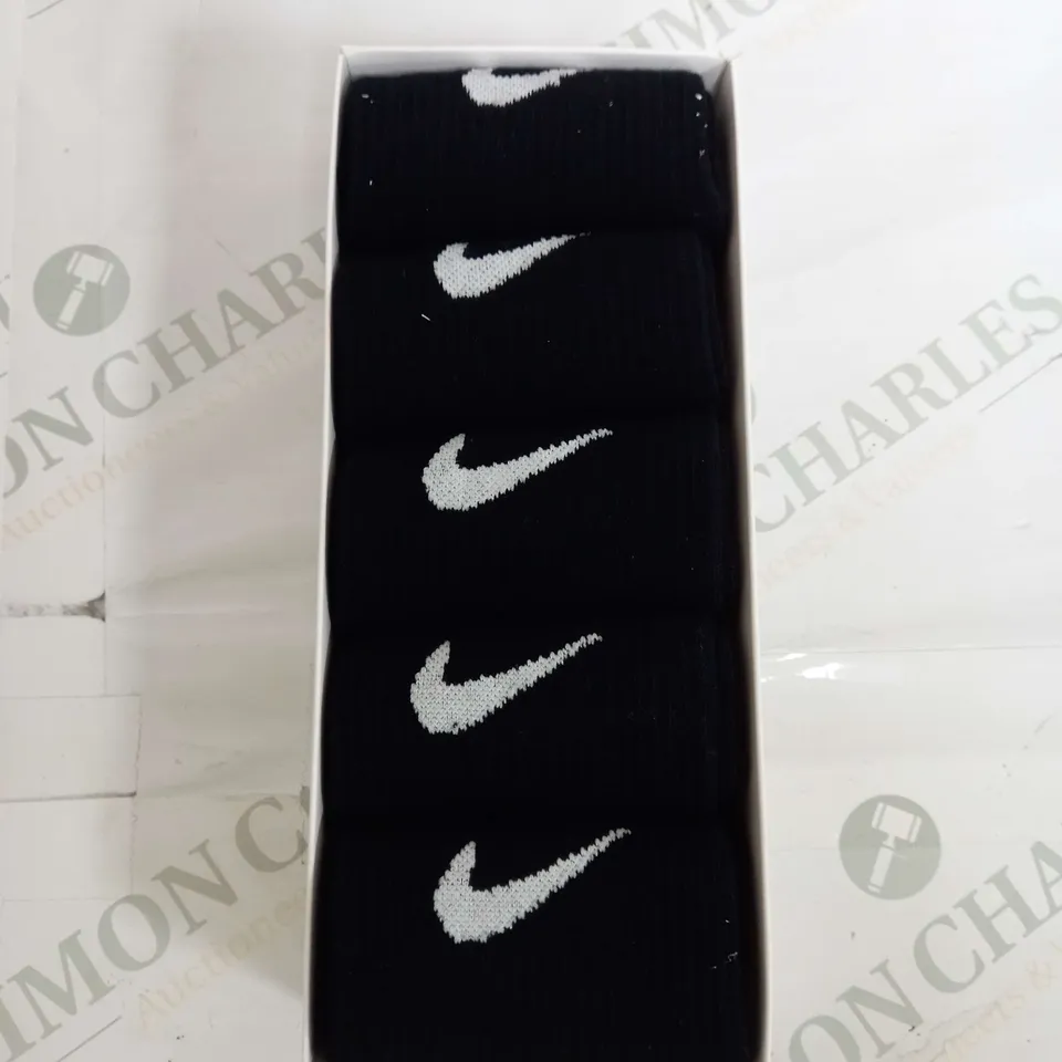 BOXED SET OF 5 ANKLE SOCKS IN BLACK - SIZE UNSPECIFIED 