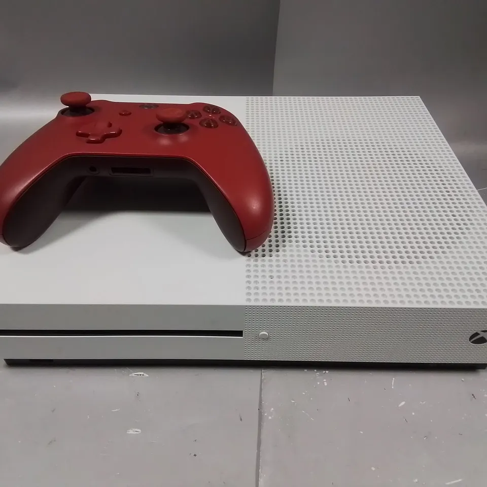 BOXED XBOX ONE 1TB CONSOLE WITH CONTROLLER