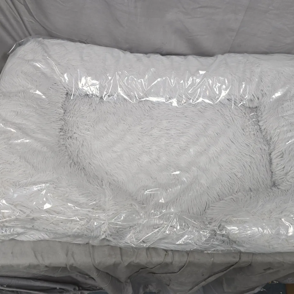 PLUSH PET BED LIGHT GREY