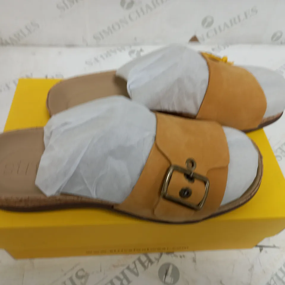 BOXED STRIVE PAROS IN SUNFLOWER SIZE 6 