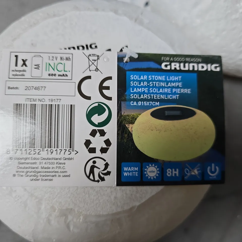 GRUNDIG SOLAR STONE LIGHT – SET OF 3 ROUND WHITE GARDEN LIGHTS WITH SOLAR PANEL