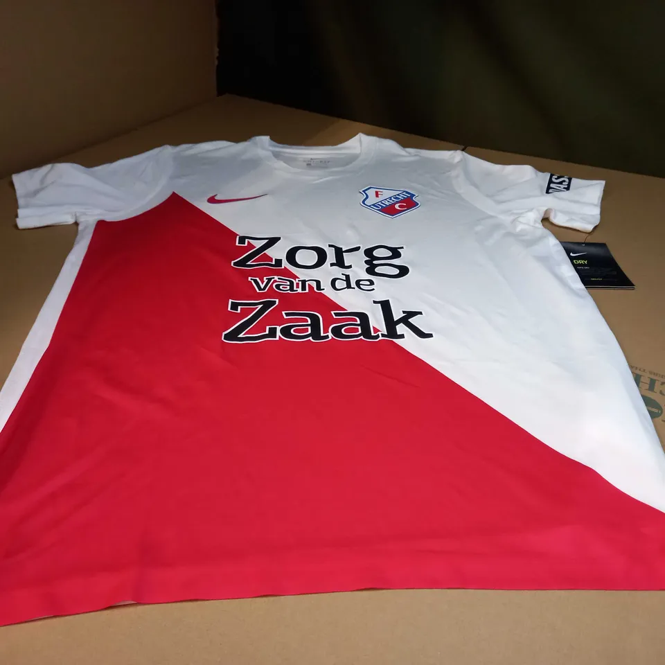 UTRECHT FOOTBALL JERSEY - LARGE