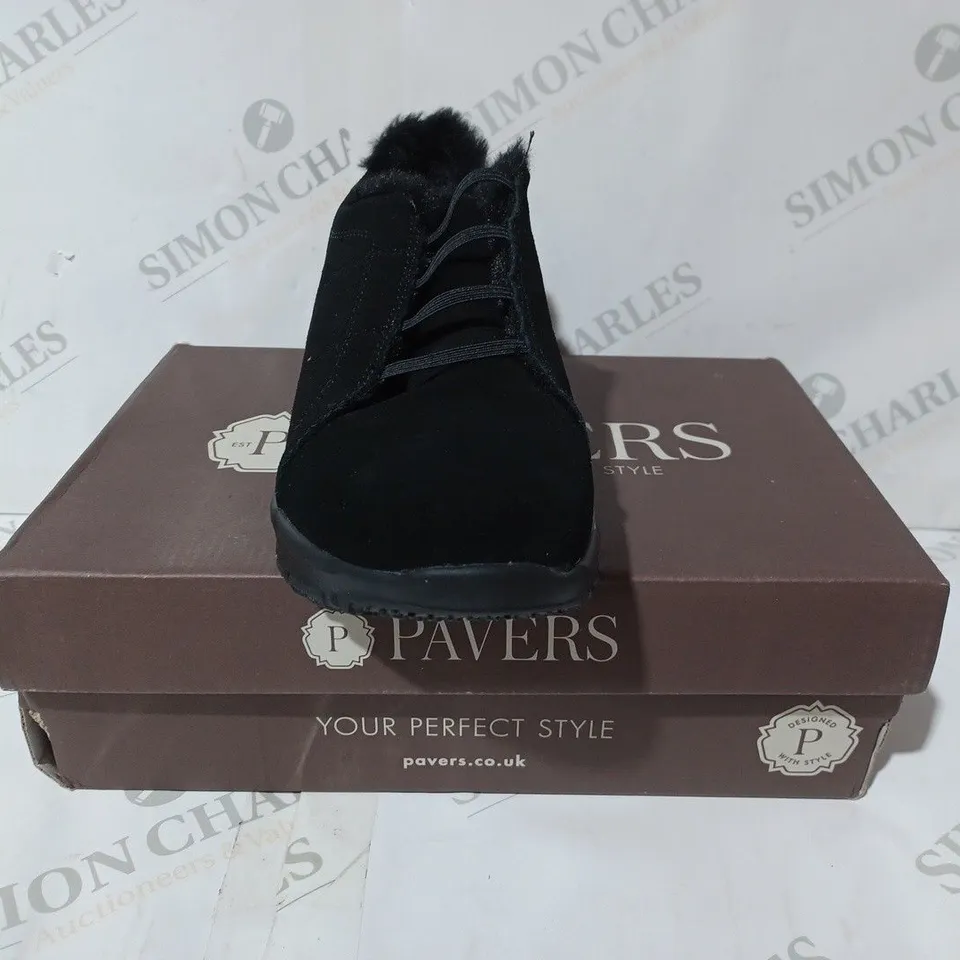 BOXED PAIR OF PAVERS SUEDE TRAINERS IN BLACK UK SIZE 5