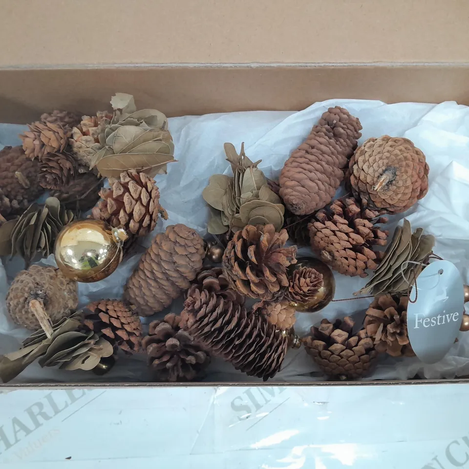 FESTIVE GARLAND ACORN 