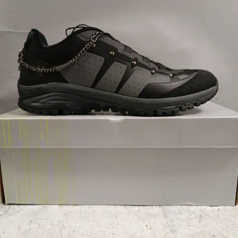BOXED PAIR OF KOI WANDERING SPIDER SPIKED HIKING SHOES IN BLACK SIZE UK 10