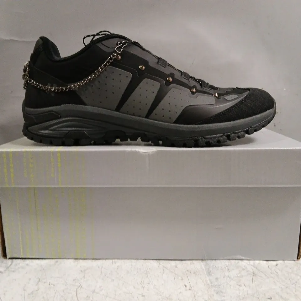 BOXED PAIR OF KOI WANDERING SPIDER SPIKED HIKING SHOES IN BLACK SIZE UK 10