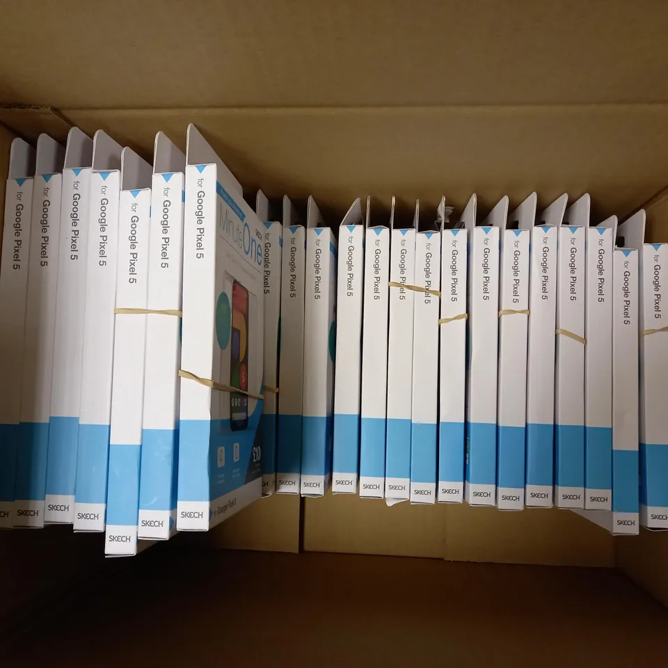 BOX OF APPROX 30 SKECH MINUTE ONE PHONE CASE AND SCREEN PROTECTOR FOR ASSORTED PHONES