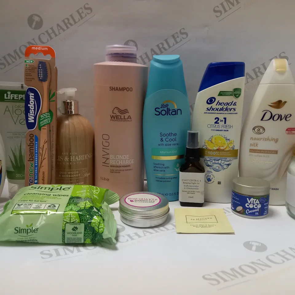LOT OF APPROX 12 ASSORTED BEAUTY PRODUCTS TO INCLUDE WELLA BLONDE SHAMPOO, DOVE BODY WASH, SIMPLE CLEANSING WIPES, ETC 