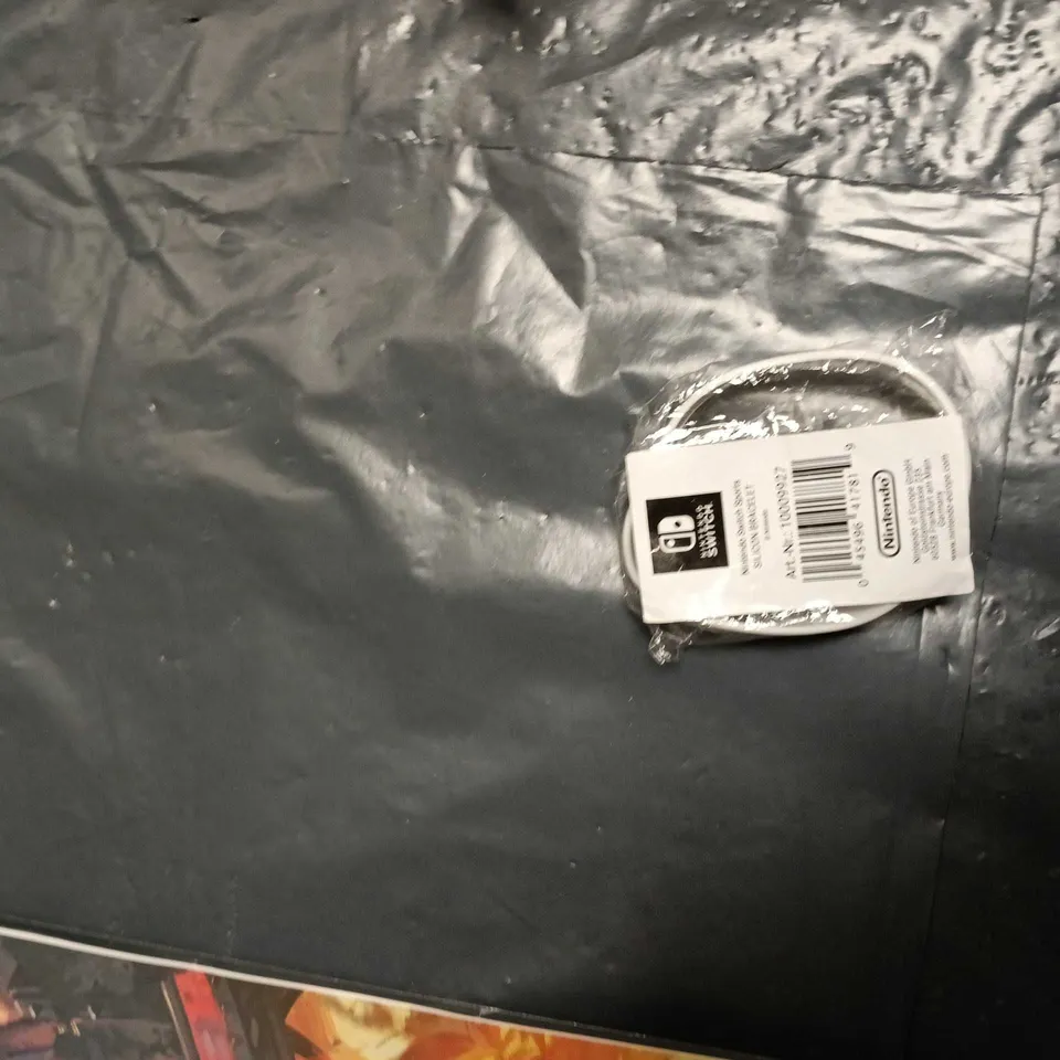 BOX OF MIXED NINTENDO BRANDED ITEMS INCLUDING: POSTERS, BANDS AND BOOKS