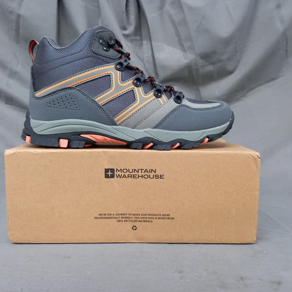 BOXED PAIR OF MOUNTAIN WAREHOUSE WALKING BOOTS IN GREY/ORANGE UK SIZE 5