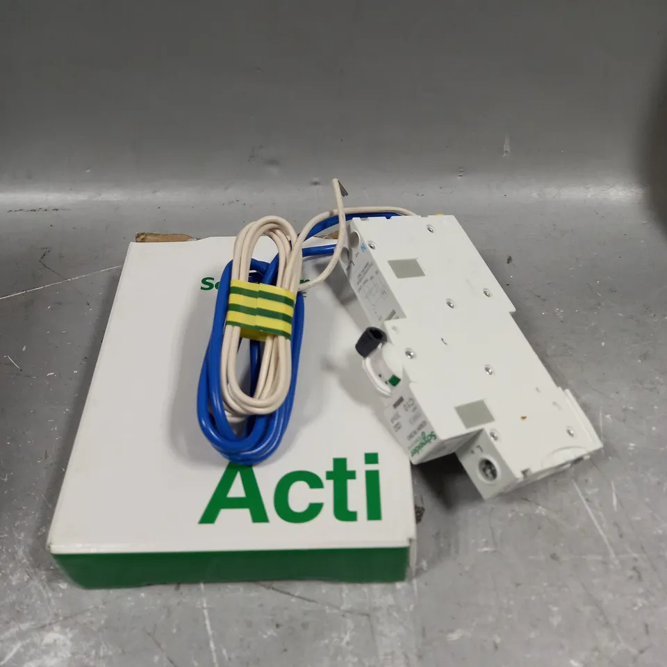 BOXED SCHNEIDER RCBO 10 AMP 30MA ACTI9 - A9D11810