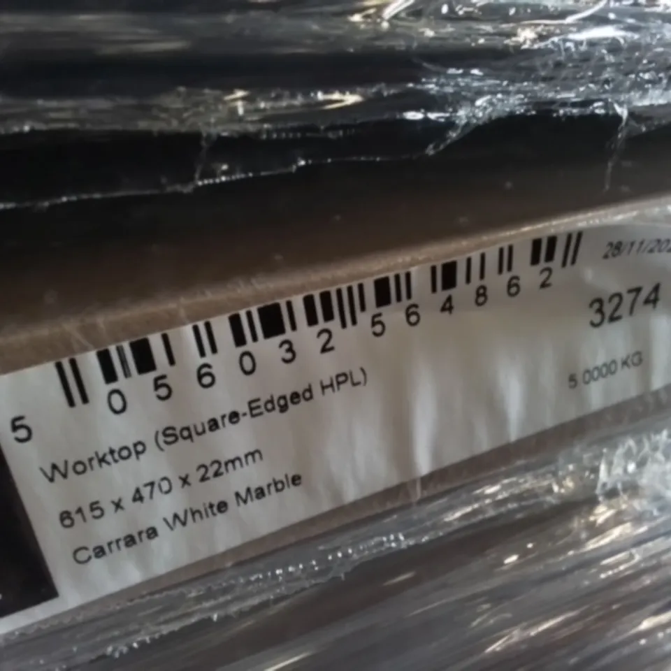 PALLET OF ASSORTED FIXTURE AND FITTING ITEMS TO INCLUDE VARIOUS WOODSTOCK WORKTOPS AND 300 HIGH RISE CARCASS AND 