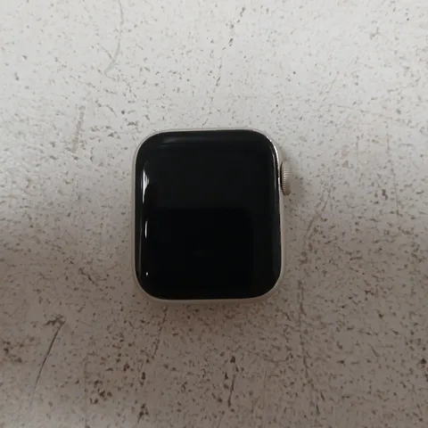 APPLE WATCH SE 2 40MM GPS ALUMINIUM STARLIGHT