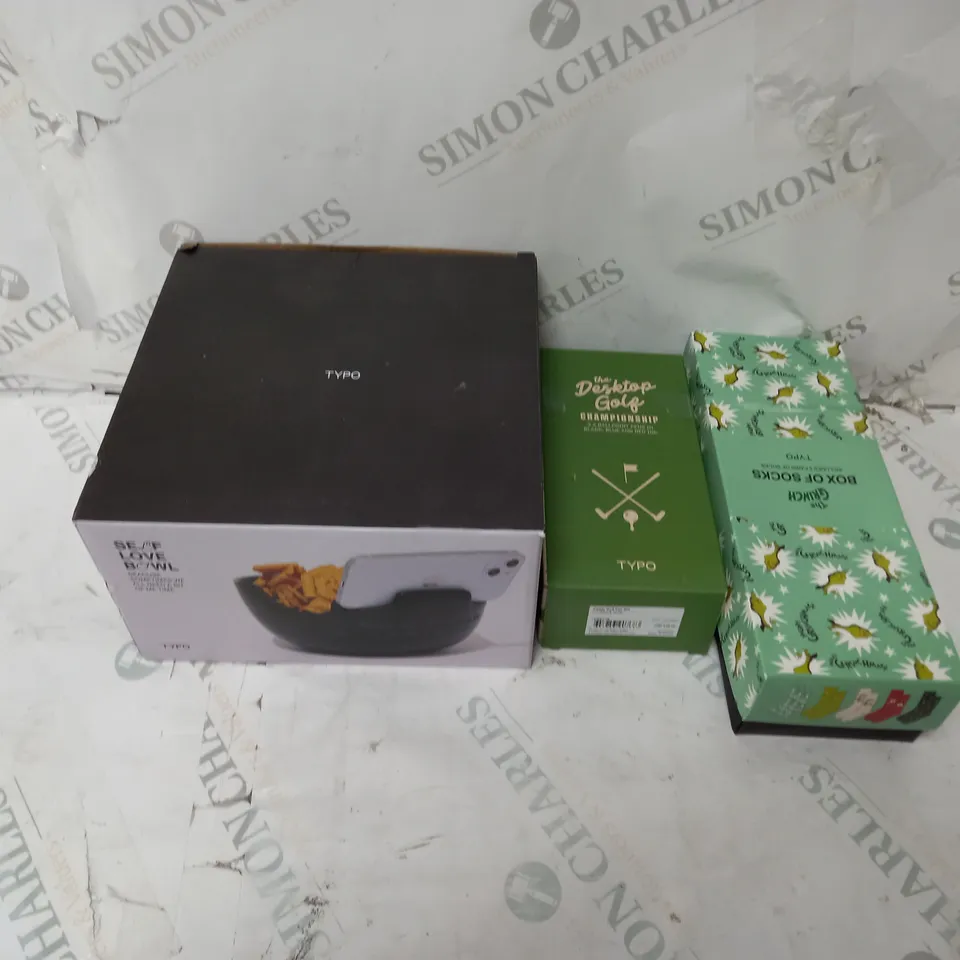 BOX OF APPROXIMATELY 40 ASSORTED HOUSEHOLD ITEMS TO INCLUDE BAGS, KEYBOARD, ORNAMENTS ETC 