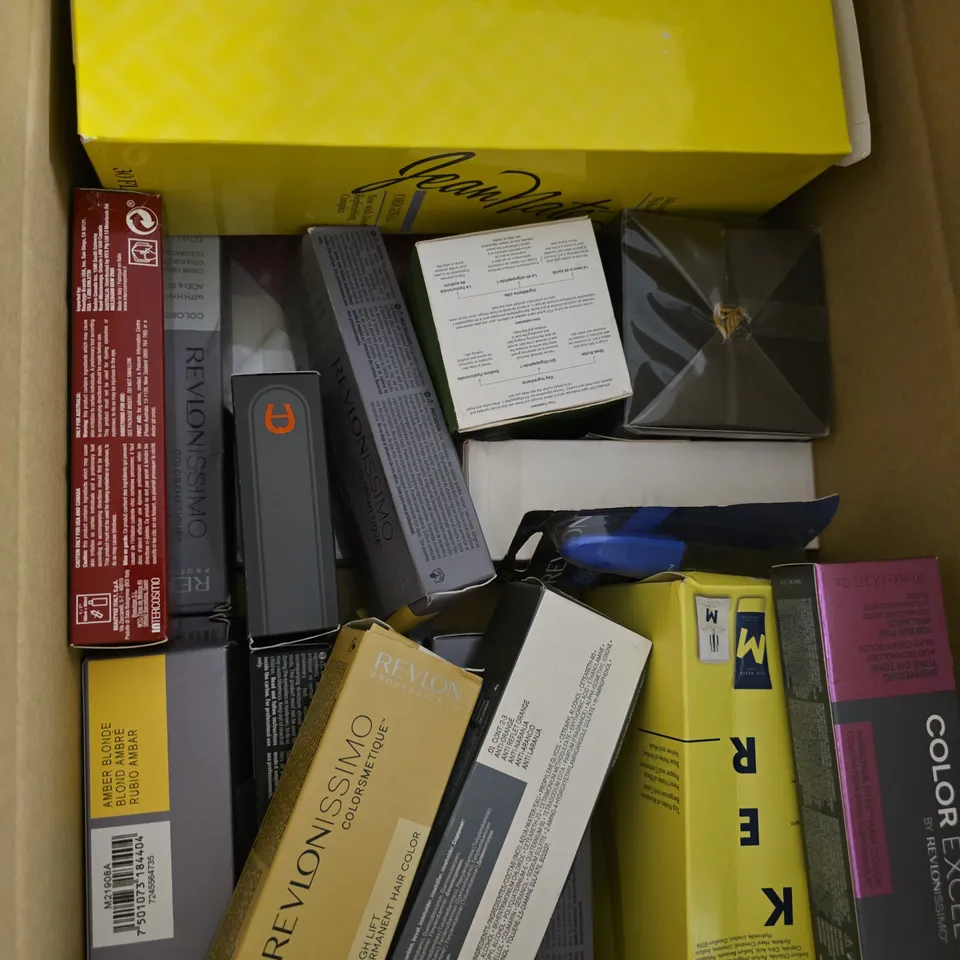 BOX OF APPROXIMATELY 20 ASSORTED HEALTH & BEAUTY ITEMS TO INCLUDE - AIGNER N01 EAU DE TOILETTE , VOY BLUE DEODORANT BODY SPRAY , REVLON VOLUME LENGTH MAGNIFIED ETC