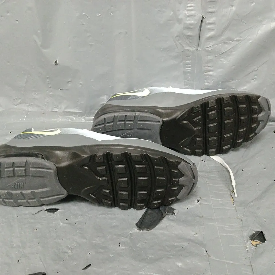 UNBOXED PAIR OF NIKE AIR MAX INVIGOR GREY/YELLOW UK 10 