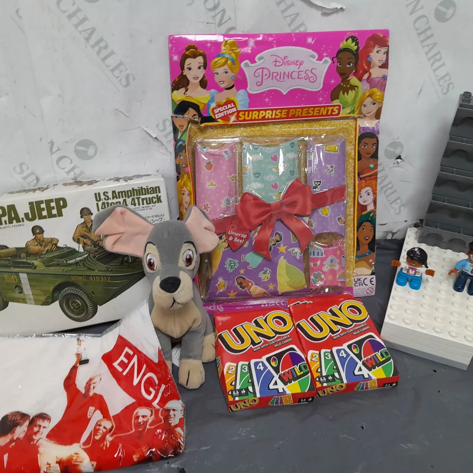 APPROXIMATELY 15 ASSORTED TOYS & GAMES PRODUCTS TO INCLUDE BOXED TAMIYA FORD GPA JEEP MINIATURE UNO CARD GAME, LEGO DUPLO, ETC