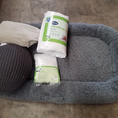 PALLET CONTAINING ASSORTED CUSHIONS, BEDDING & HUMAN PET BED