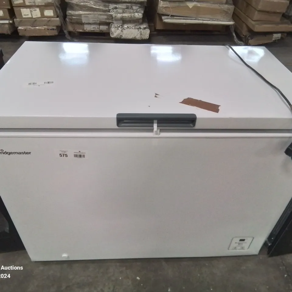 FRIDGEMASTER MCF297E 111CM CHEST FREEZER IN WHITE 297 LITRE 0.85M