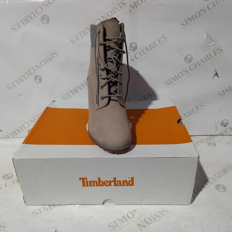 BOXED PAIR OF TIMBERLAND ALLINGTON HEELED BOOTS IN TAUPE UK SIZE 7