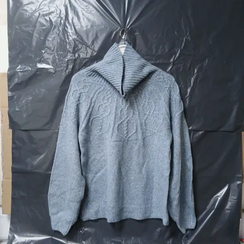 RUTH LANGSFORD ROLL NECK PLACEMENT CABLE JUMPER IN SKY BLUE - LARGE