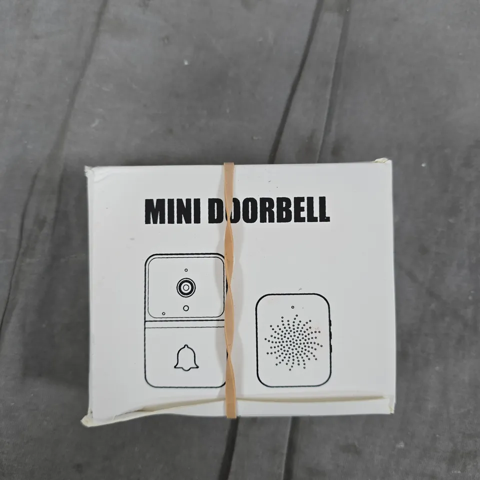 TOTE OF APPROXIMATELY 15 ASSORTED ITEMS TO INCLUDE: PLUG ADAPTER AND MINI DOORBELL