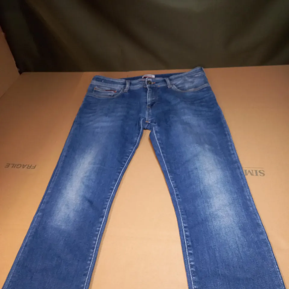 MENS DENIM TOMMY HILFIGER JEANS SIZE 32"