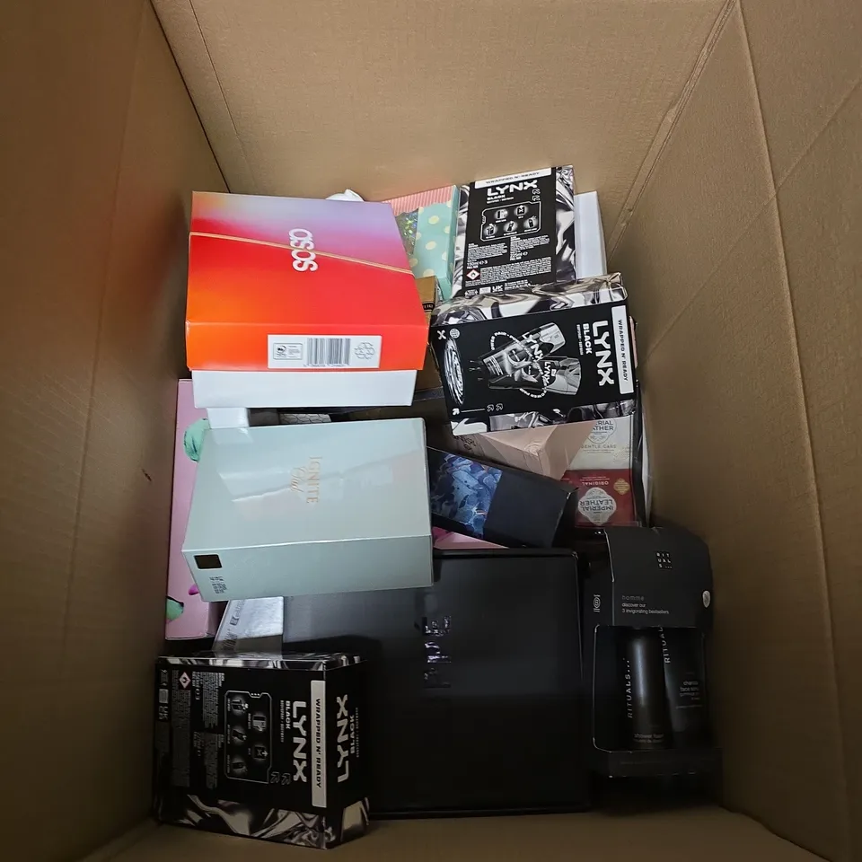 BOX OF APPROXIMATELY 20 BATH AND BODY GIFT SETS TO INCLUDE SO...?, LYNX AND THE FUZZY DUCK