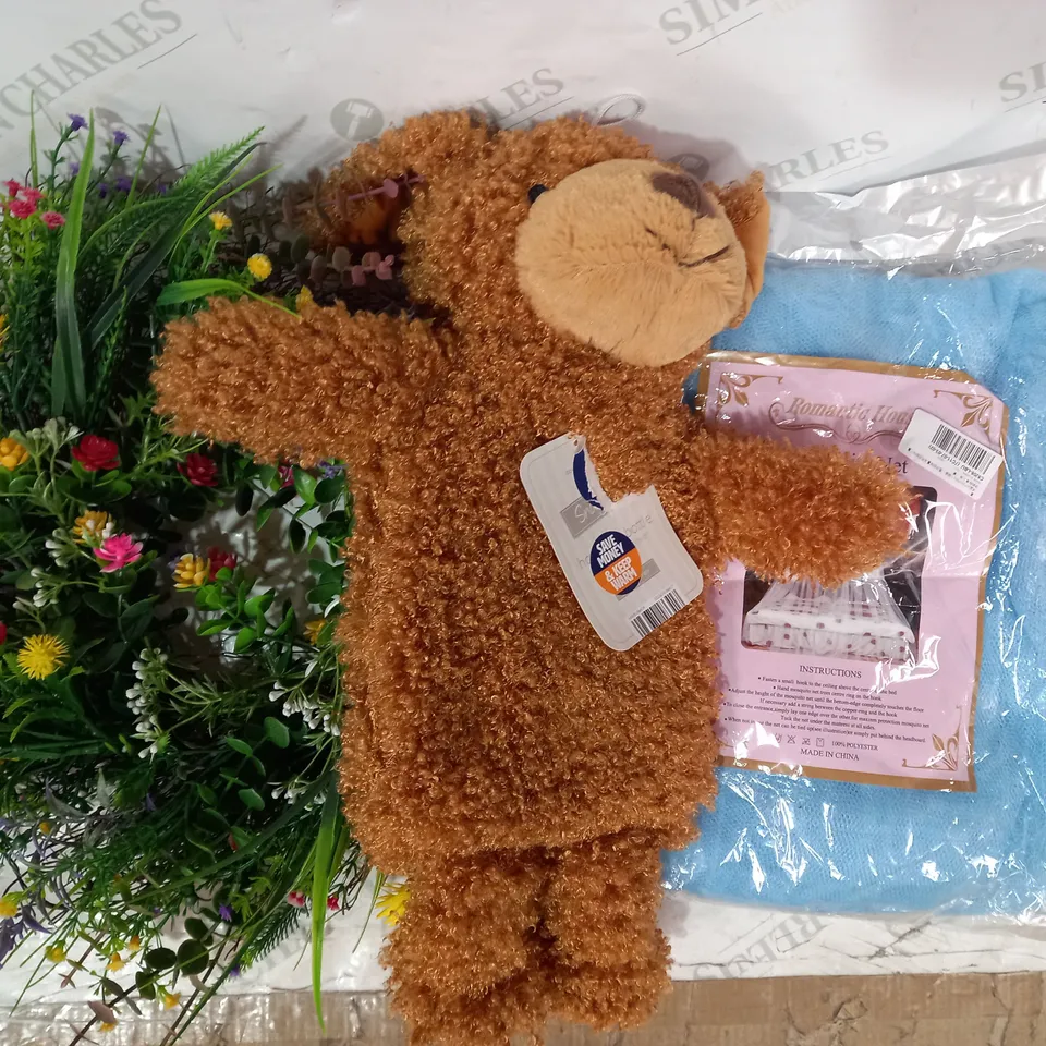 BOX OF APPROXIMATELY 15 ASSORTED HOUSEHOLD ITEMS TO INCLUDE MOSQUITO NET IN BLUE, SOFT TEDDY HOT WATER BOTTLE, DECORATIVE FLORAL WREATH, ETC
