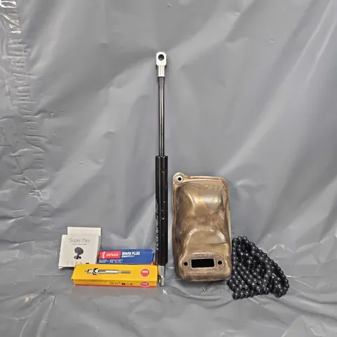 TOTE OF APPROXIMATELY 15 ASSORTED VEHICLE ITEMS TO INCLUDE - DENSO SPARK PLUG , SUPER MINI MAGNETIC PHONE HOLDER ETC