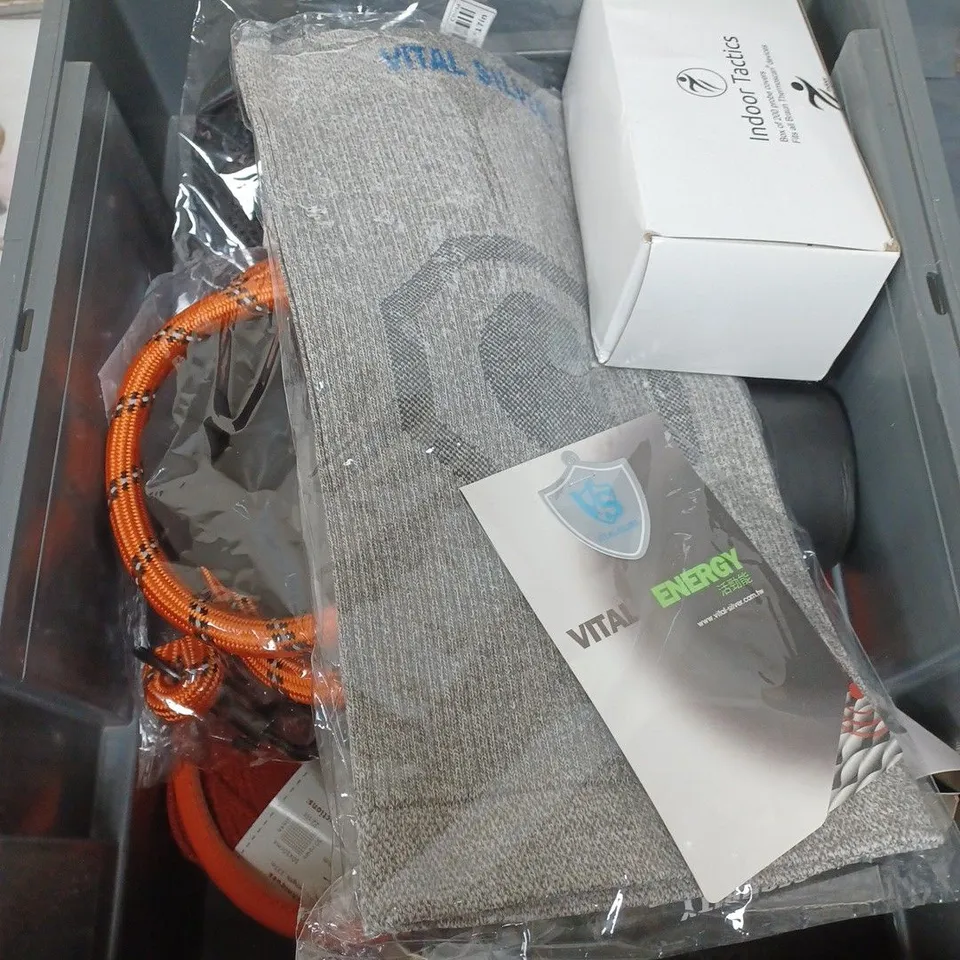 BOX OF APPROXIMATELY 20 ASSORTED HOUSEHOLD ITEMS TO INCLUDE DOG LEADS AND COLLARS, CREDIT CARD HOLDER ANF TRIPLICATE BOOK