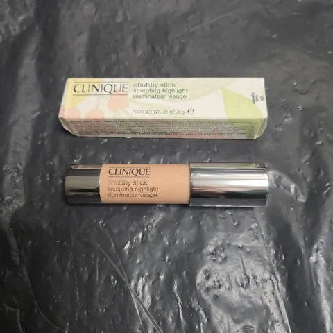 BOXED CLINIQUE CHUBBY STICK SCULPTING HIGHLIGHTER - 01 HEFTY HIGHLIGHT, 6G