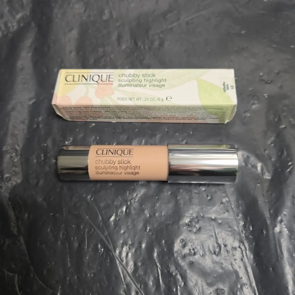 BOXED CLINIQUE CHUBBY STICK SCULPTING HIGHLIGHTER - 01 HEFTY HIGHLIGHT, 6G