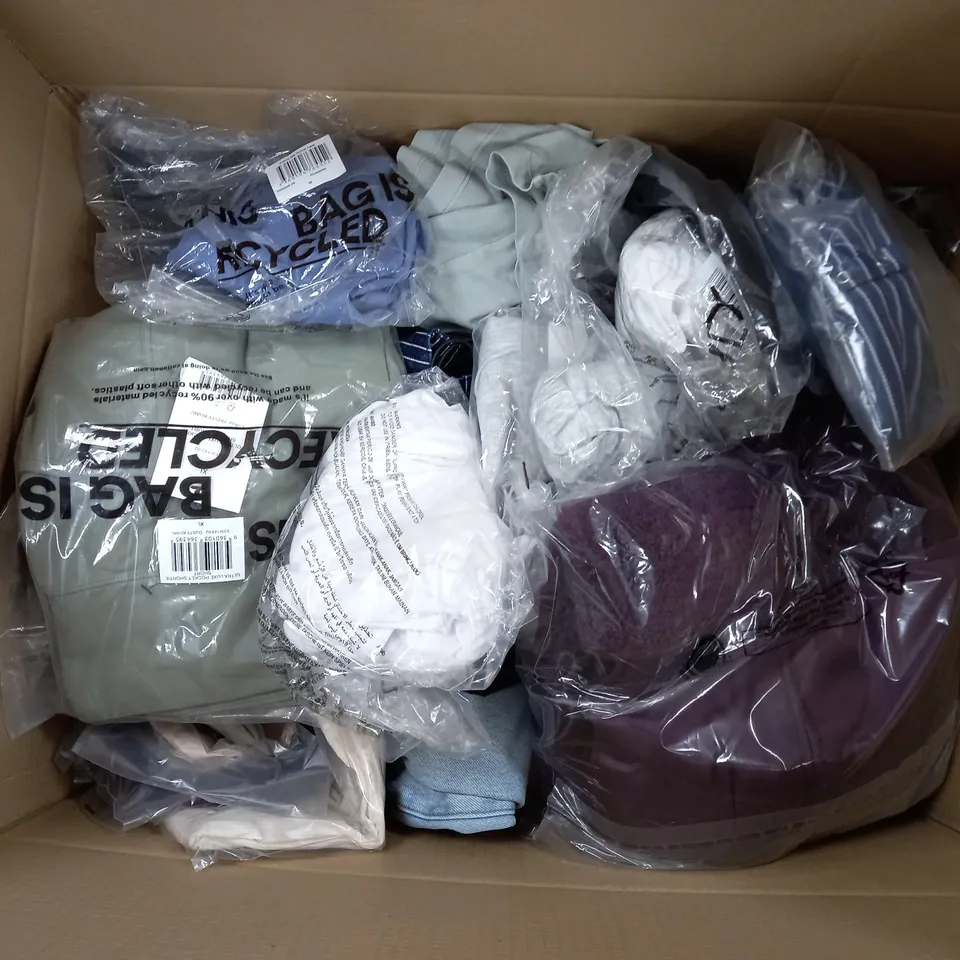 LARGE QUANTITY OF ASSORTED CLOTHING TO INCLUDE ZIP FLEECE, TOP, ETC