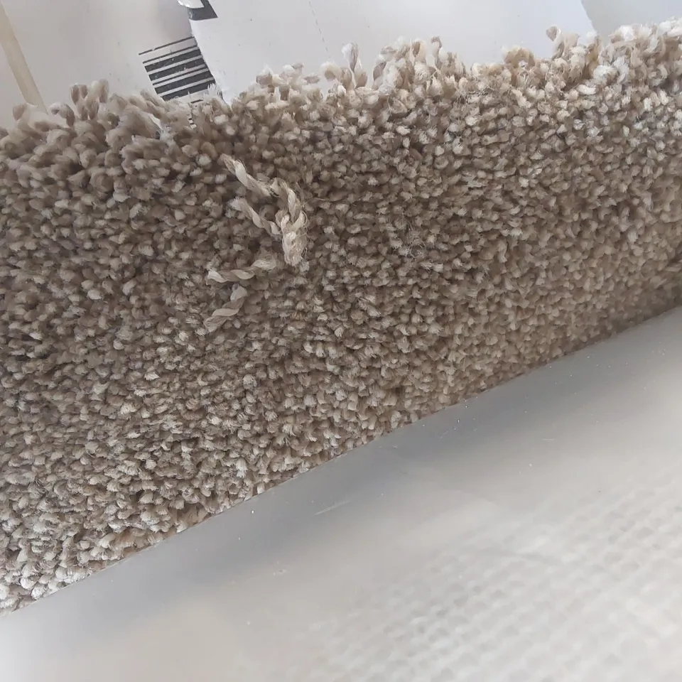 ROLL OF QUALITY FIRST IMPRESSIONS FRESH CARPET - APPROXIMATELY 2 x 5m