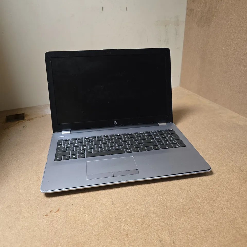 HP 250 G6 LAPTOP = DAMAGE TO CASING