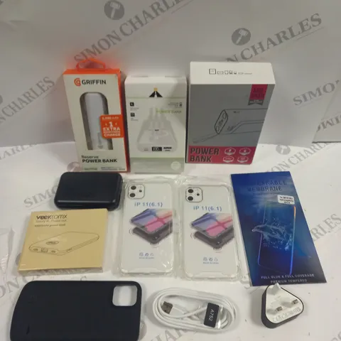 APPROXIMATELY 20 ASSORTED SMARTPHONE ACCESSORIES TO INCLUDE POWER BANKS, PROTECTIVE CASES, USB PLUGS ETC